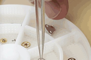 上海卡地亚手表的电池